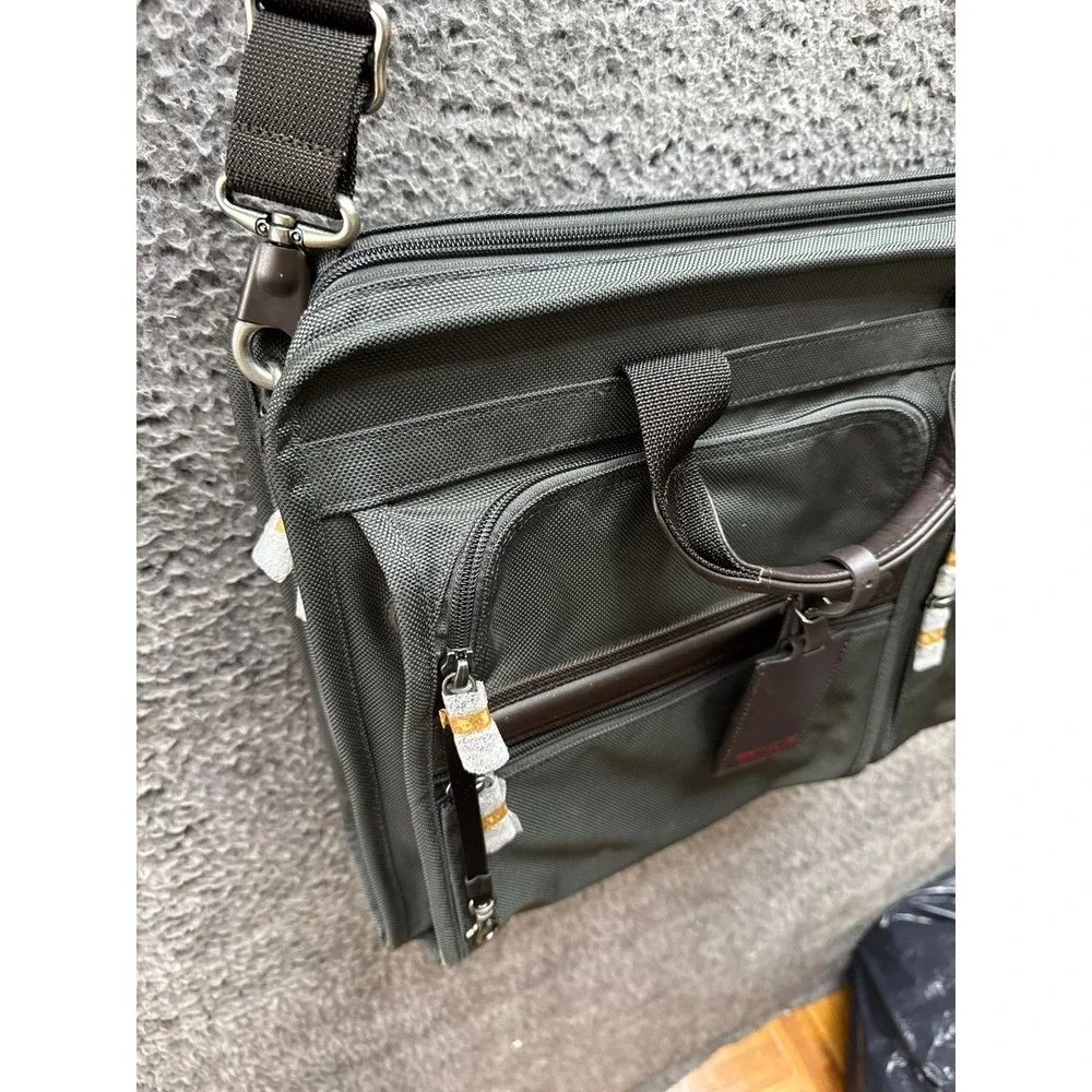 NWD Tumi Compact Large Screen Laptop‎ Brief Bag Black 13.5